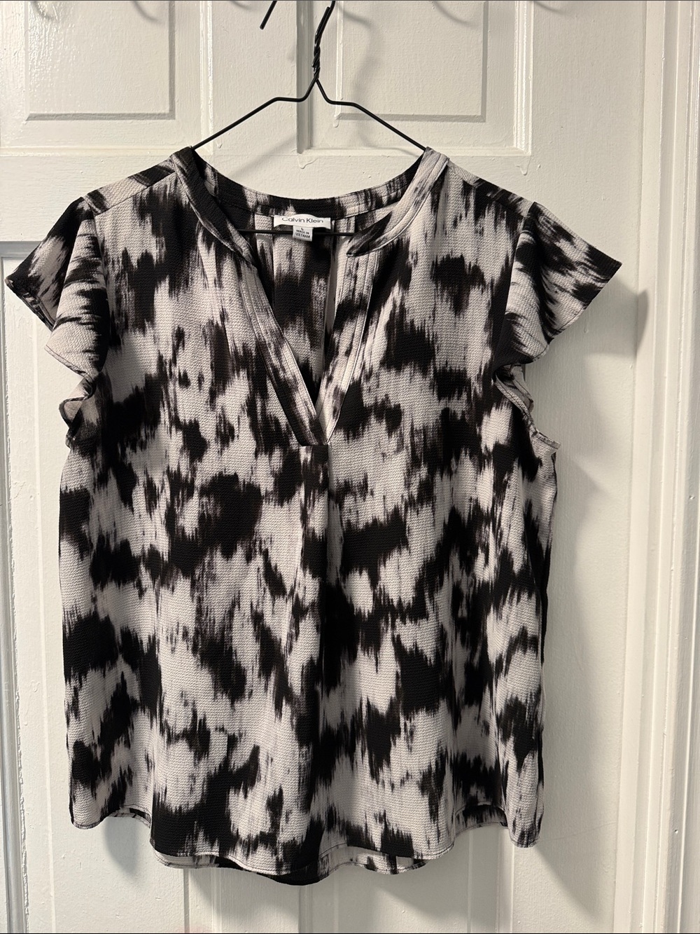 Calvin Klein Abstract Short Sleeve Blouse in Black & White Like New